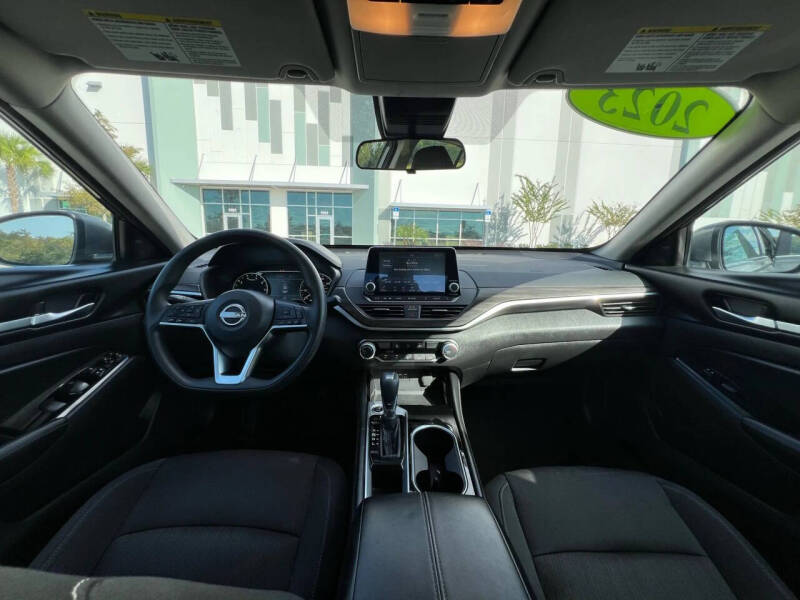2023 Nissan Altima 2.5 SV