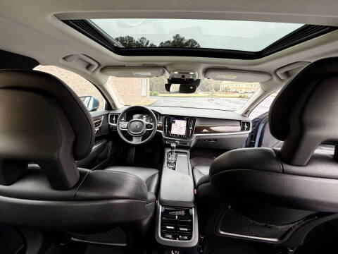 2017 Volvo S90 T5 Momentum