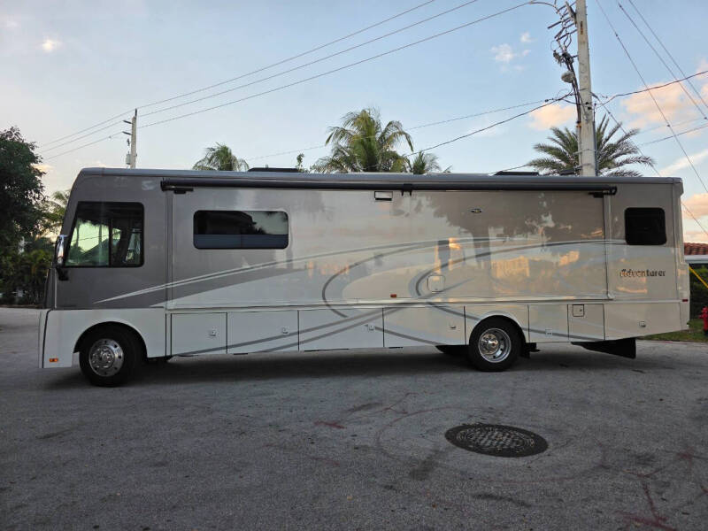 2017 Winnebago Adventurer 37