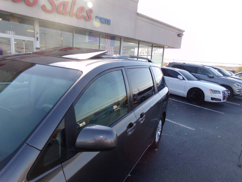 2011 Toyota Sienna XLE 7-Passenger Auto Access Seat