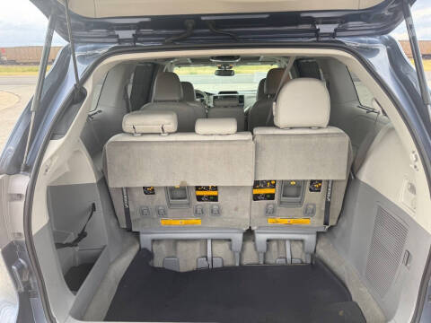 2014 Toyota Sienna XLE 7-Passenger Auto Access Seat