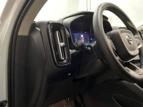 2025 Volvo XC40 B5 Plus Dark Theme