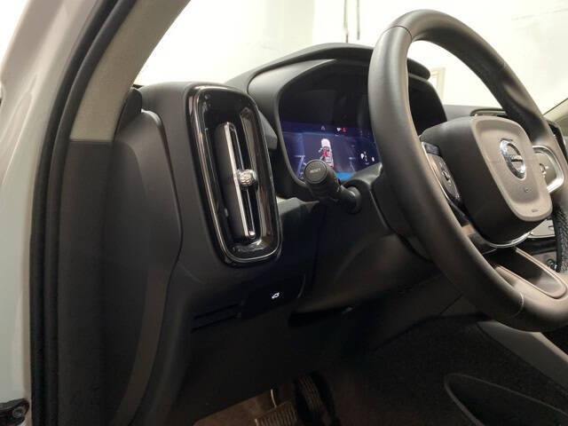 2025 Volvo XC40 B5 Plus Dark Theme