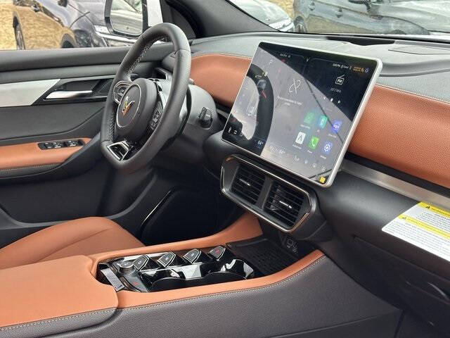 2025 VinFast VF8 Plus