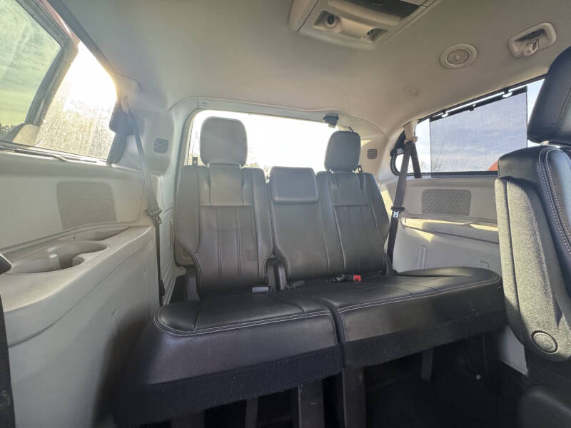 2014 Chrysler Town and Country Touring-L