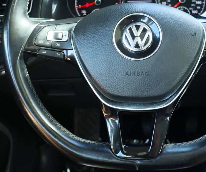 2018 Volkswagen Golf TSI SE