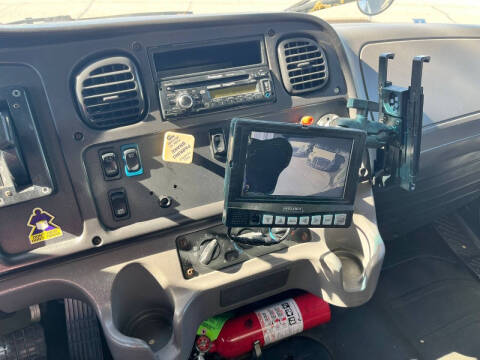 2013 Freightliner M2 106