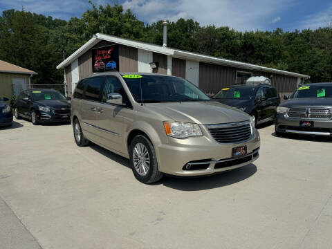 2014 Chrysler Town and Country for sale at Victor's Auto Sales Inc. in Indianola IA