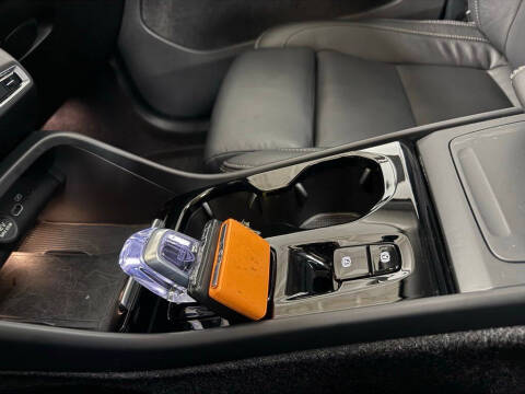 2023 Volvo XC40 B5 Plus Bright Theme