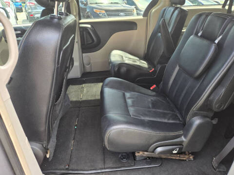 2016 Chrysler Town and Country Touring