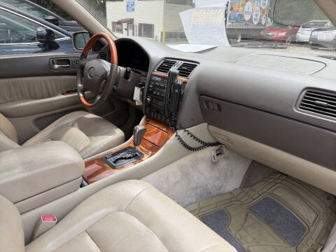 2000 Lexus LS 400