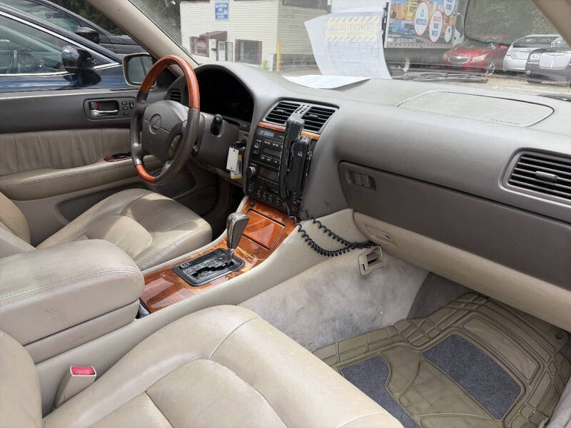 2000 Lexus LS 400