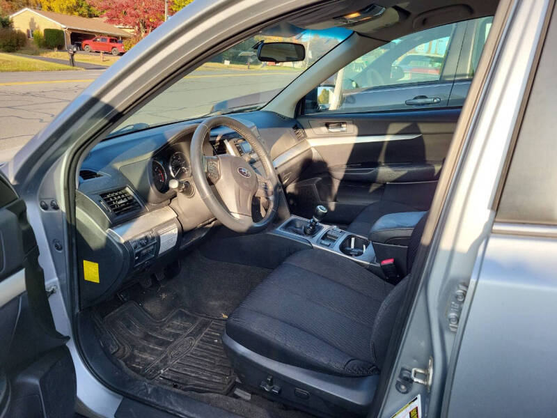 2012 Subaru Outback Premium photo 5