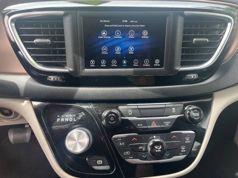 2020 Chrysler Voyager LXi