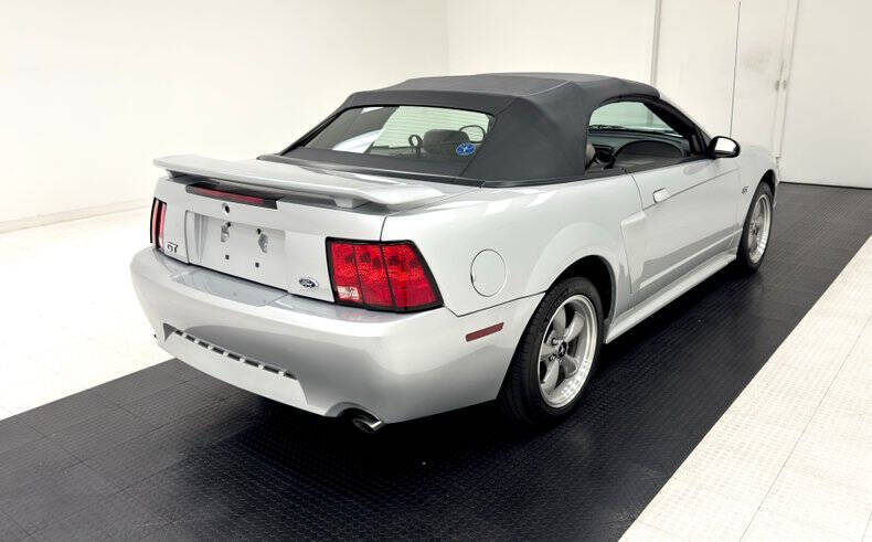 2002 Ford Mustang GT Deluxe