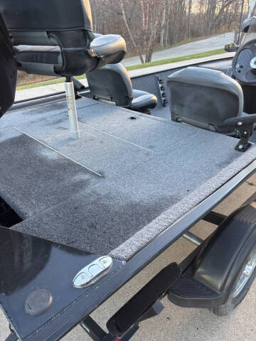 2021 Tracker BASS CLASSIC XL