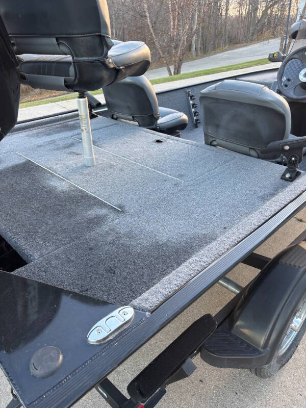 2021 Tracker BASS CLASSIC XL