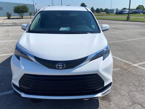 2025 Toyota Sienna LE 8-Passenger