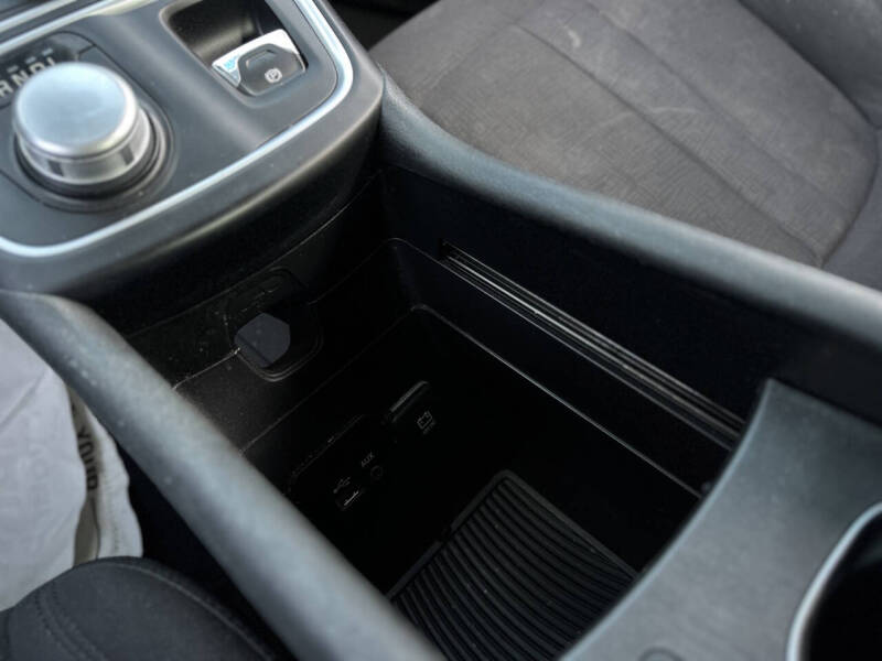 2015 Chrysler 200 LX