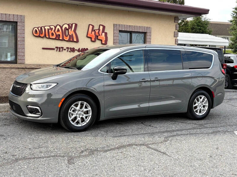2025 Chrysler Pacifica Select