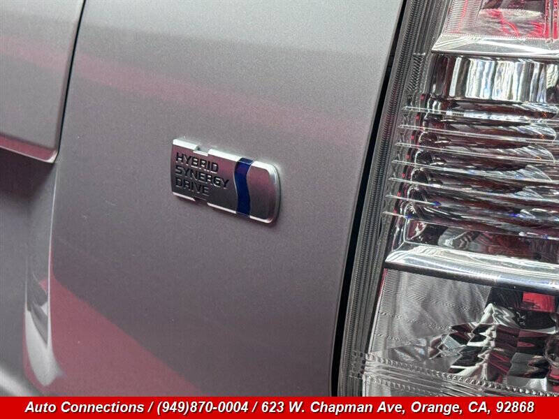 2014 Toyota Prius v Five