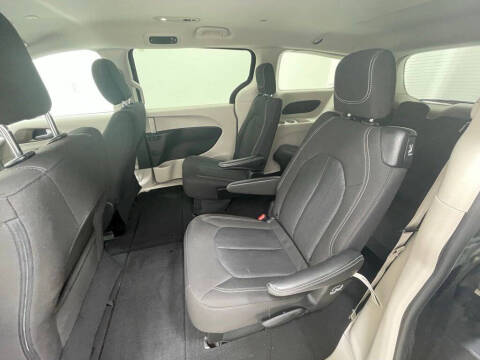 2024 Chrysler Voyager LX