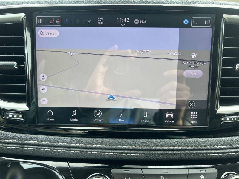 2024 Chrysler Pacifica Plug-In Hybrid Select