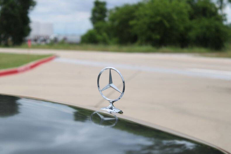 1976 Mercedes-Benz 300-Class