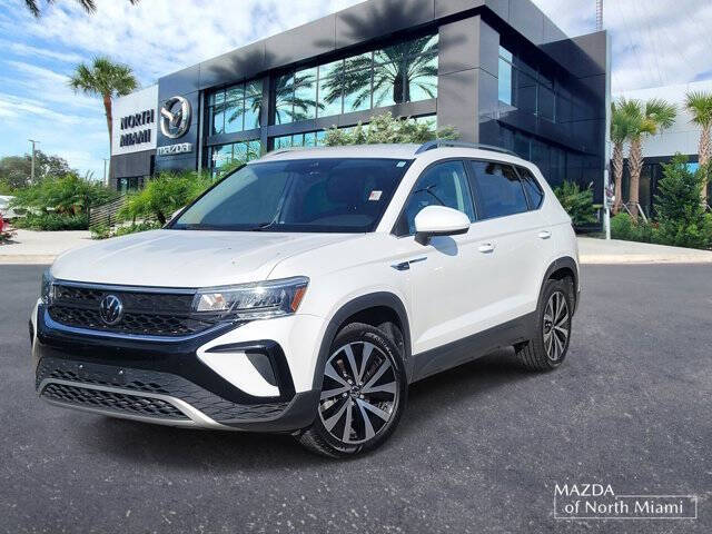 2024 Volkswagen Taos SE's photo