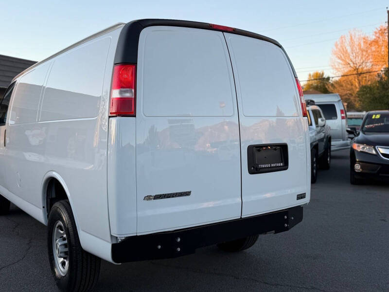 2022 Chevrolet Express 2500