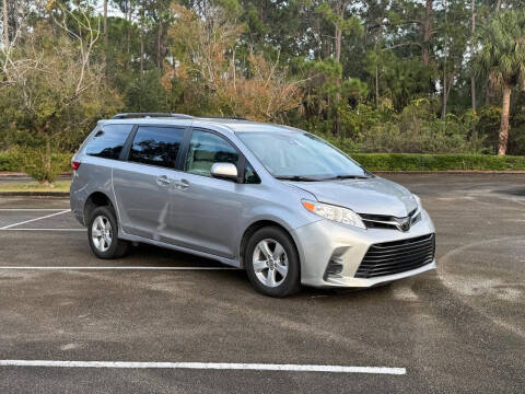 2018 Toyota Sienna LE Mobility 7-Passenger