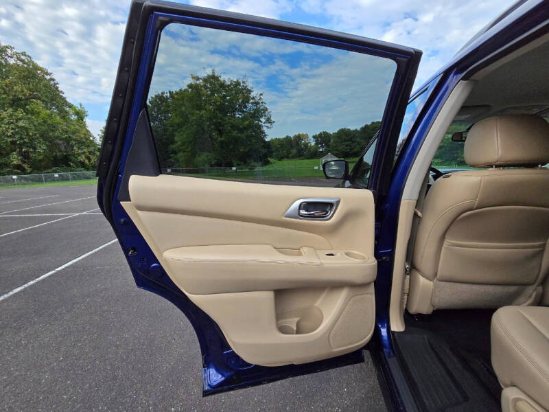 2017 Nissan Pathfinder SL