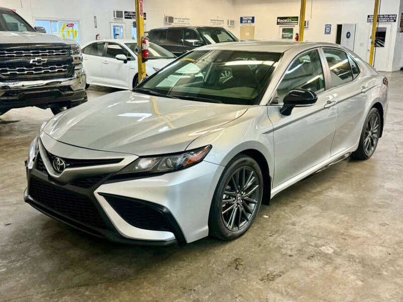 2023 Toyota Camry SE's photo
