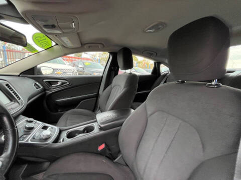 2015 Chrysler 200 Limited