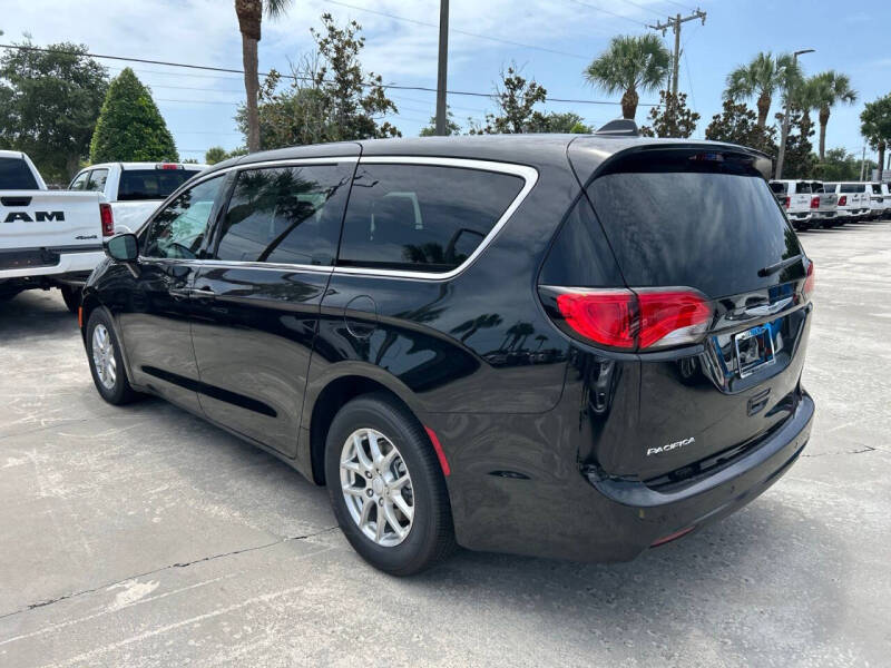 2027 Chrysler Pacifica LX