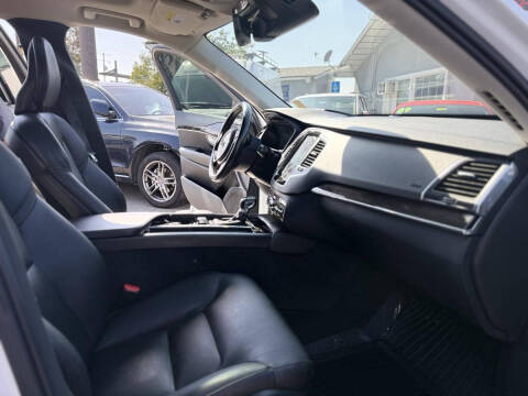 2019 Volvo XC90 T6 Momentum