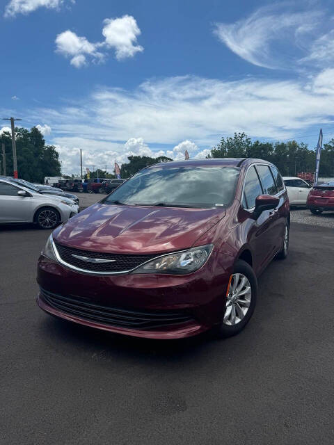 2018 Chrysler Pacifica for sale at PLANTATION MOTORS in Tampa, FL