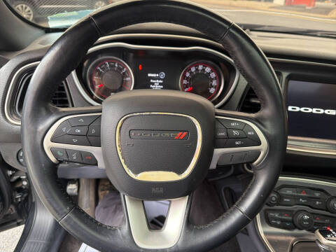 2017 Dodge Challenger SXT Plus