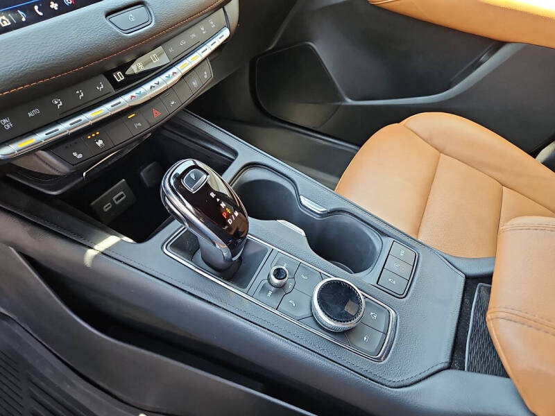 2023 Cadillac XT4 Premium Luxury