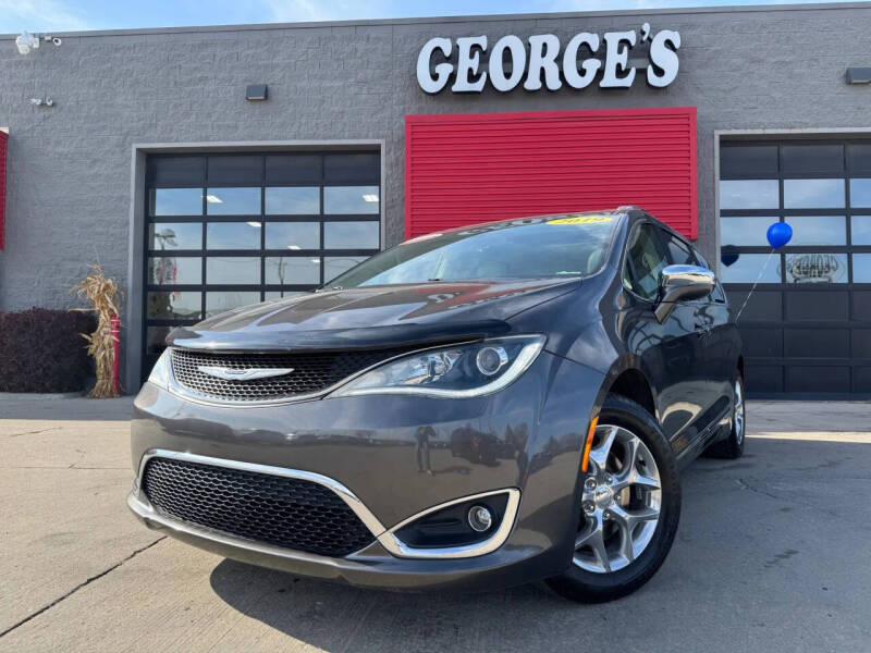 2019 Chrysler Pacifica Limited's photo