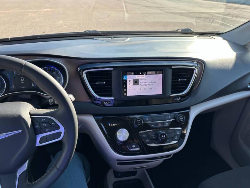 2022 Chrysler Voyager LX