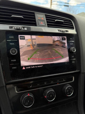 2018 Volkswagen Golf TSI S