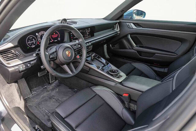 2025 Porsche 911 Carrera