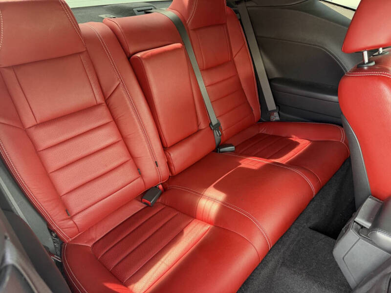 2013 Dodge Challenger SXT Plus
