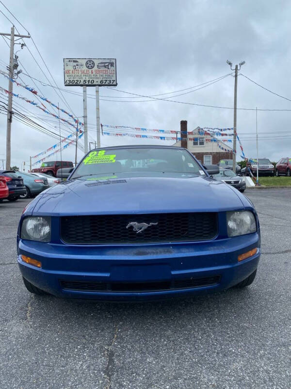 Used 2008 Ford Mustang Premium with VIN 1ZVHT84N385201613 for sale in New Castle, DE