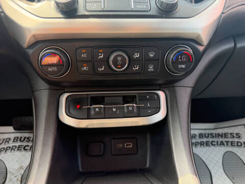 2022 GMC Acadia SLE