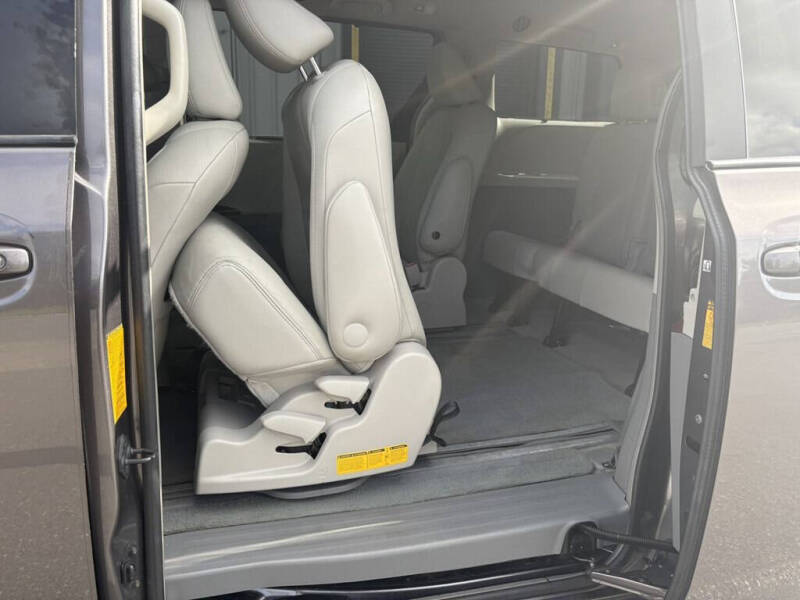 2014 Toyota Sienna XLE 8-Passenger