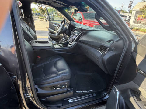 2017 Cadillac Escalade ESV Platinum