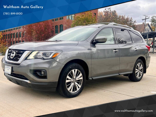 2018 Nissan Pathfinder SV's photo