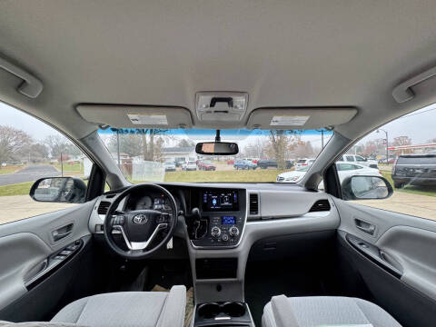 2016 Toyota Sienna LE 8-Passenger